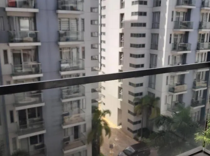 One Palm Tree Villas-kenzie Place Terminal 3 Airport Apartamento