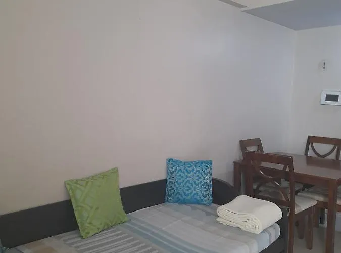 One Palm Tree Villas-kenzie Place Terminal 3 Airport